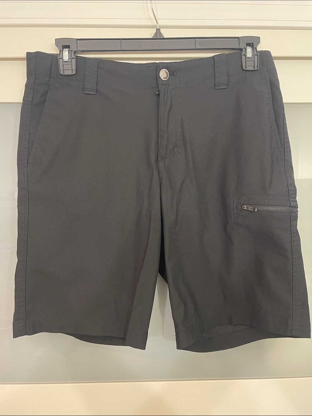 ZeroXposur Men's Black Cargo Shorts with Zip Pocket